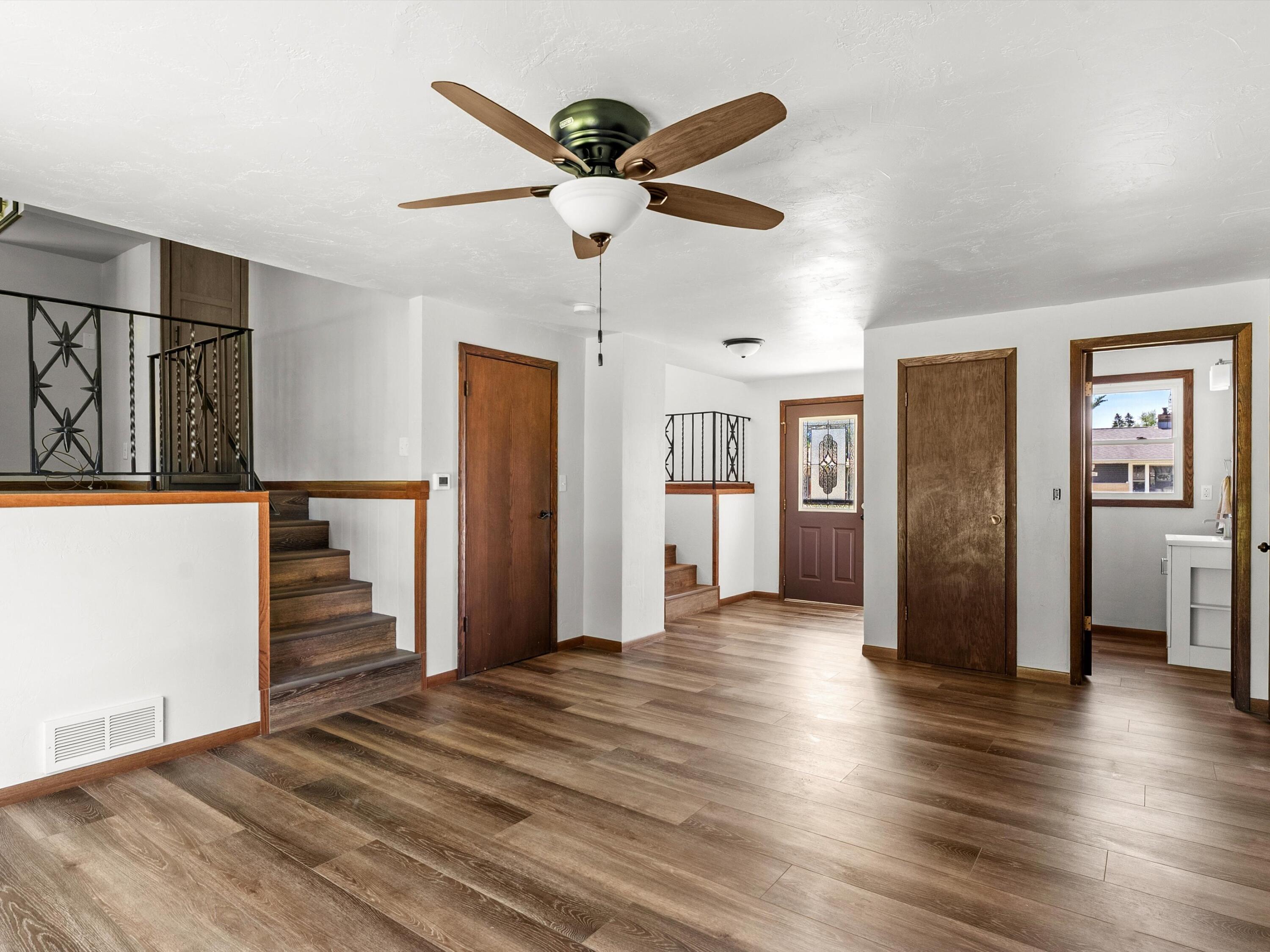 2532 43rd Street Two Rivers, WI 54241 - Photo 3 of 38 10-010_3102088_04553