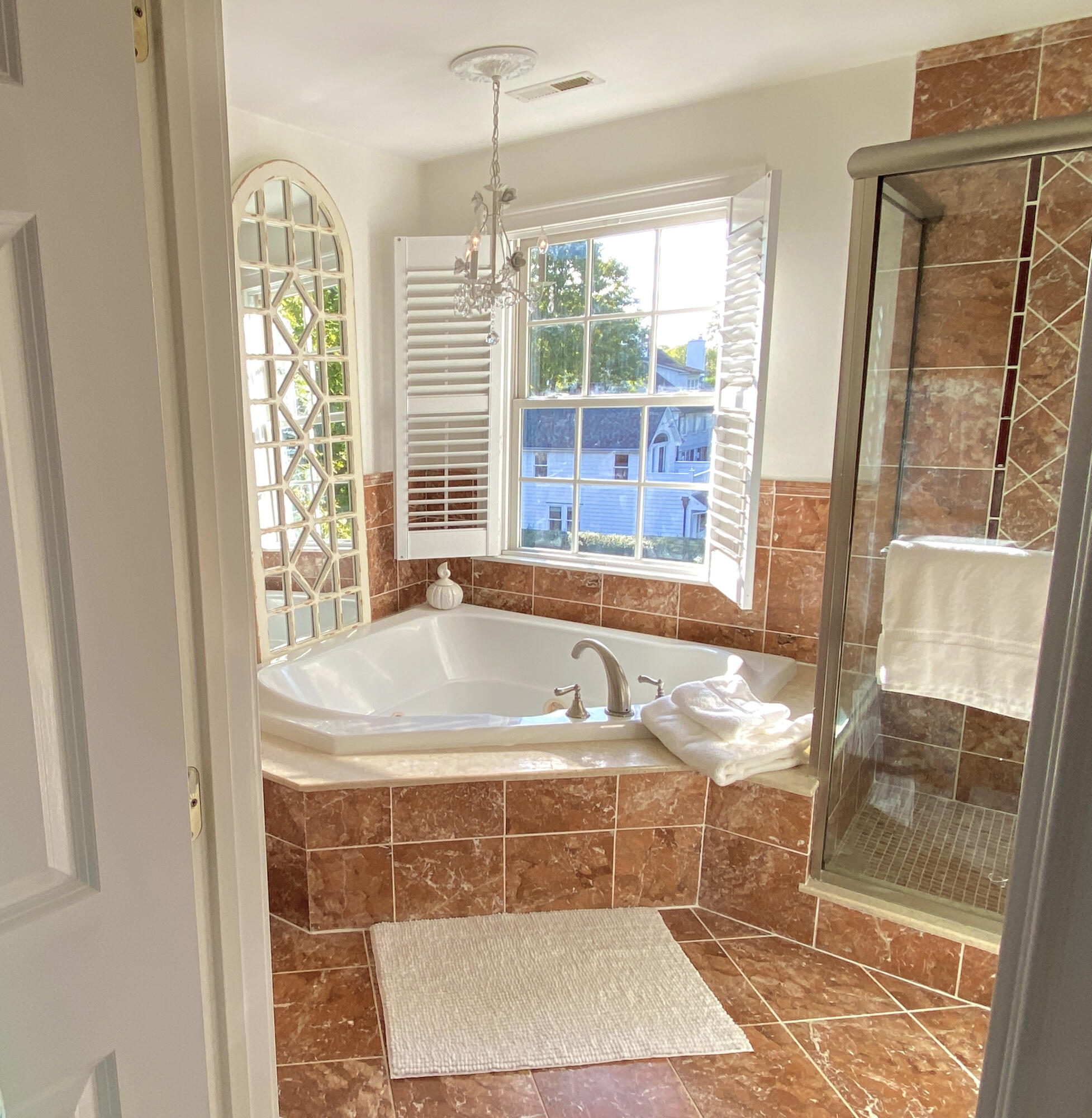58 Roton Avenue Rowayton, CT 06853 - Photo 22 of 35 a bathroom with bathtub and window