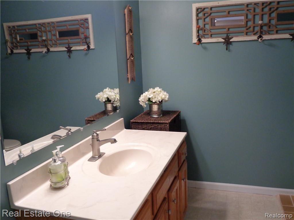 9590 Ridge Top Trail Clarkston, MI 48348 - Photo 45 of 80 LL full bath also with new fixtures, faucet and cultured marble counter.JPG