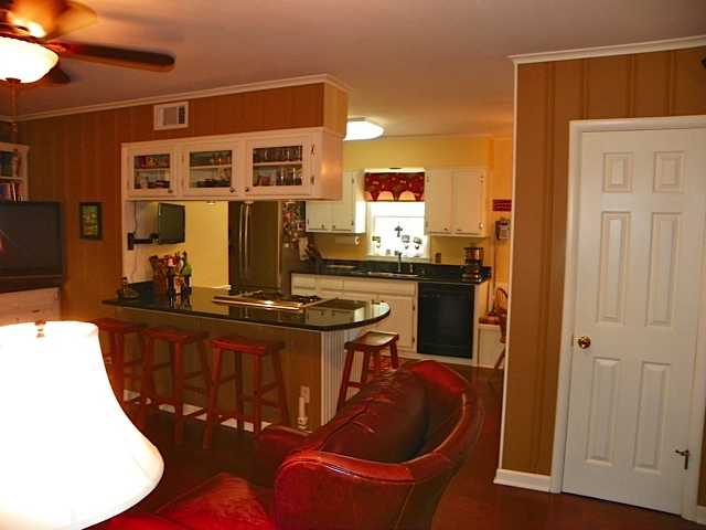 178 North Yates Road Memphis, TN 38120 - Photo 4 of 12 a dining room with furniture and wooden floor
