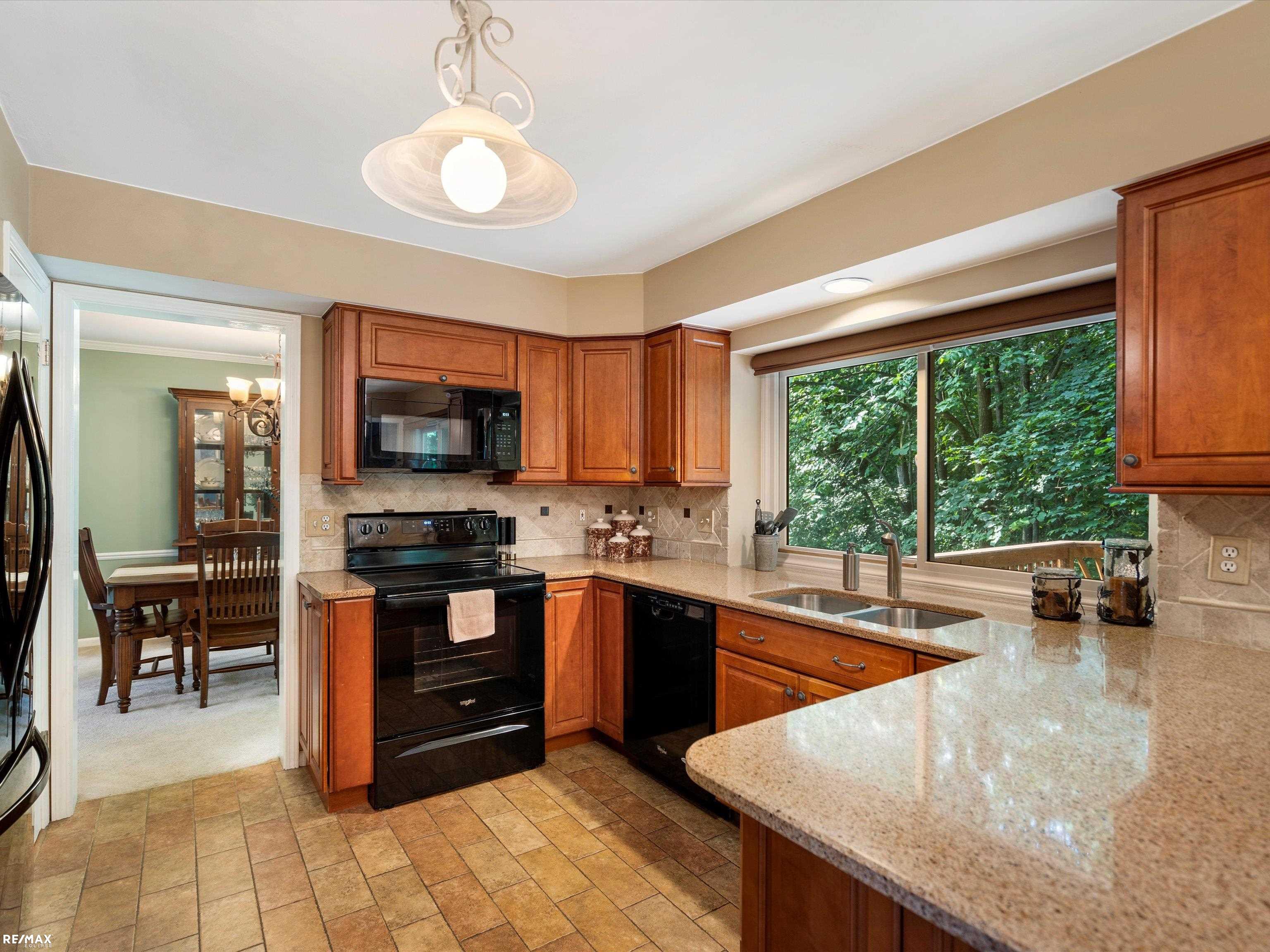 1275 Thames Court Rochester Hills, MI 48307 - Photo 25 of 43