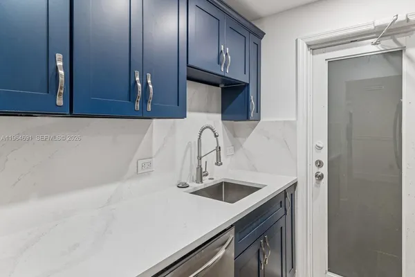$529,000 | 255 Sunrise Drive, Unit 107, Key Biscayne, FL 33149