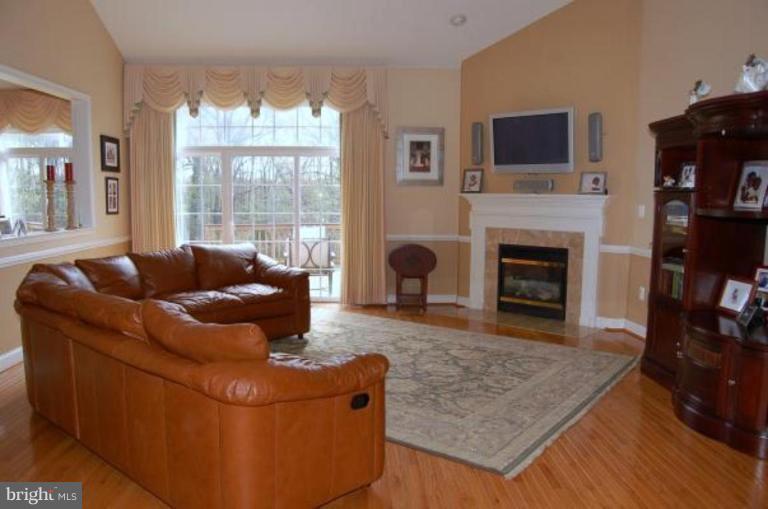 11308 Riverview Road Fort Washington, MD 20744 - Photo 12 of 20 Living Room