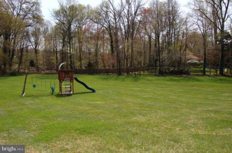 11308 Riverview Road Fort Washington, MD 20744 - Photo 6 of 20 Back yard
