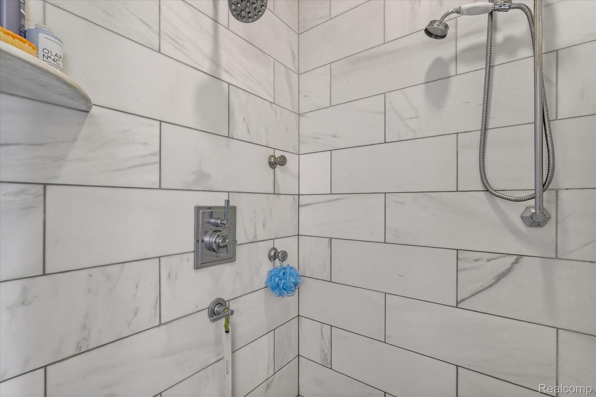 6932 Oakhurst Ridge Road Clarkston, MI 48348 - Photo 22 of 78 Bathroom view of a tile shower