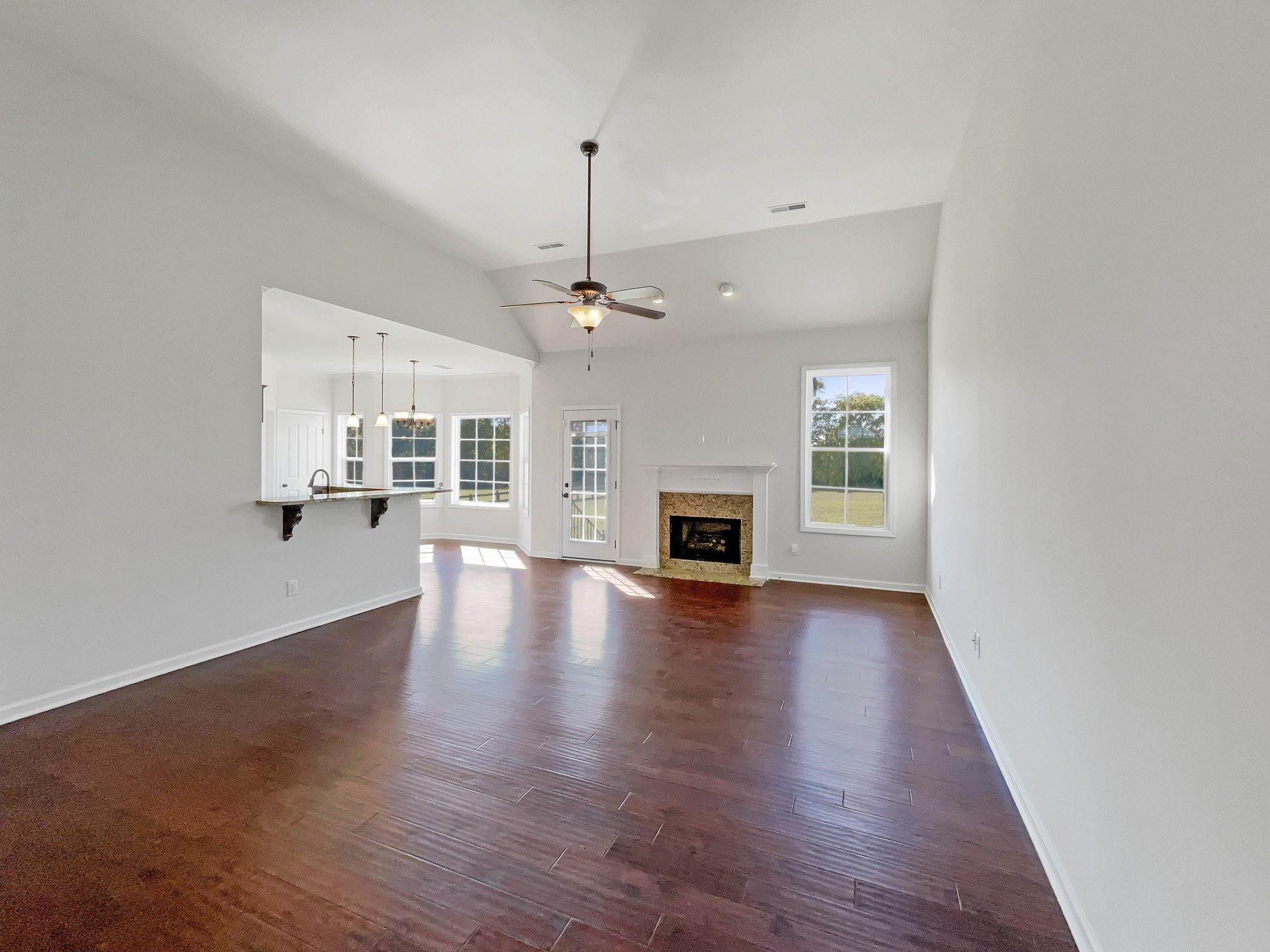 1040 Double Tree Lane Gallatin, TN 37066 - Photo 4 of 27