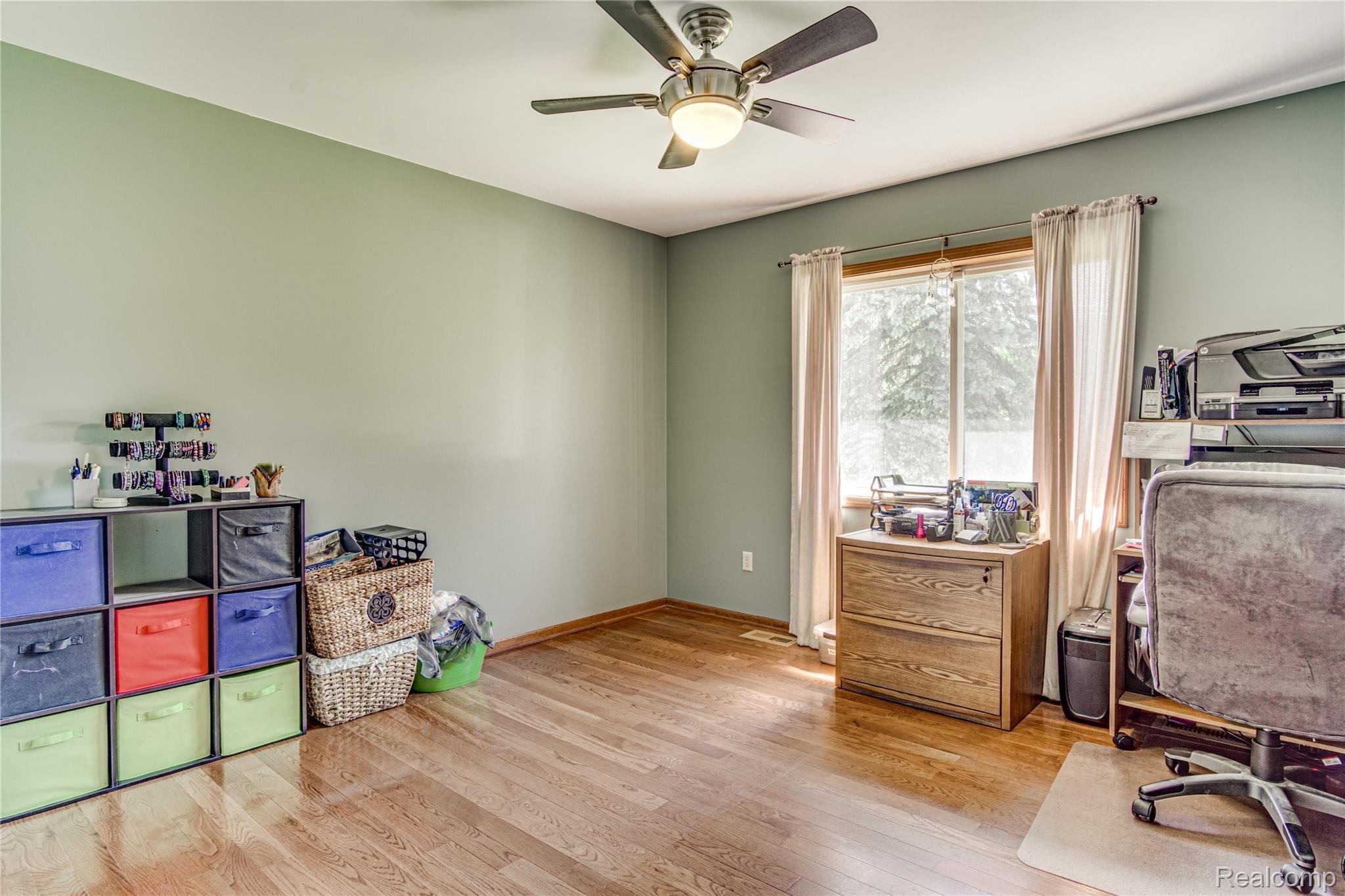 7472 Hartland Road Fenton, MI 48430 - Photo 20 of 36 Interiors (25 of 41).jpg