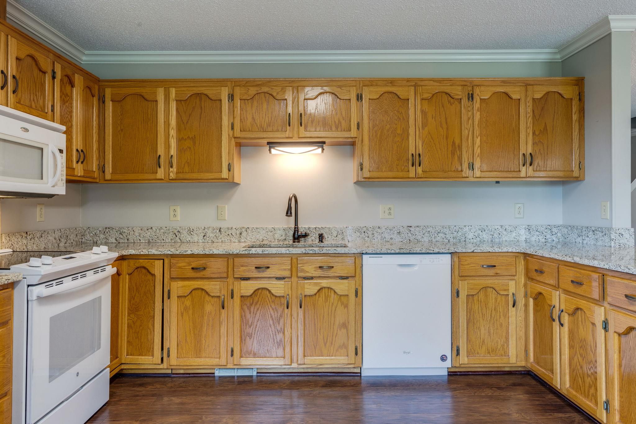 1982 Old Farmington Road Lewisburg, TN 37091 - Photo 13 of 27 Custom Oak Cabinets and granite counter tops