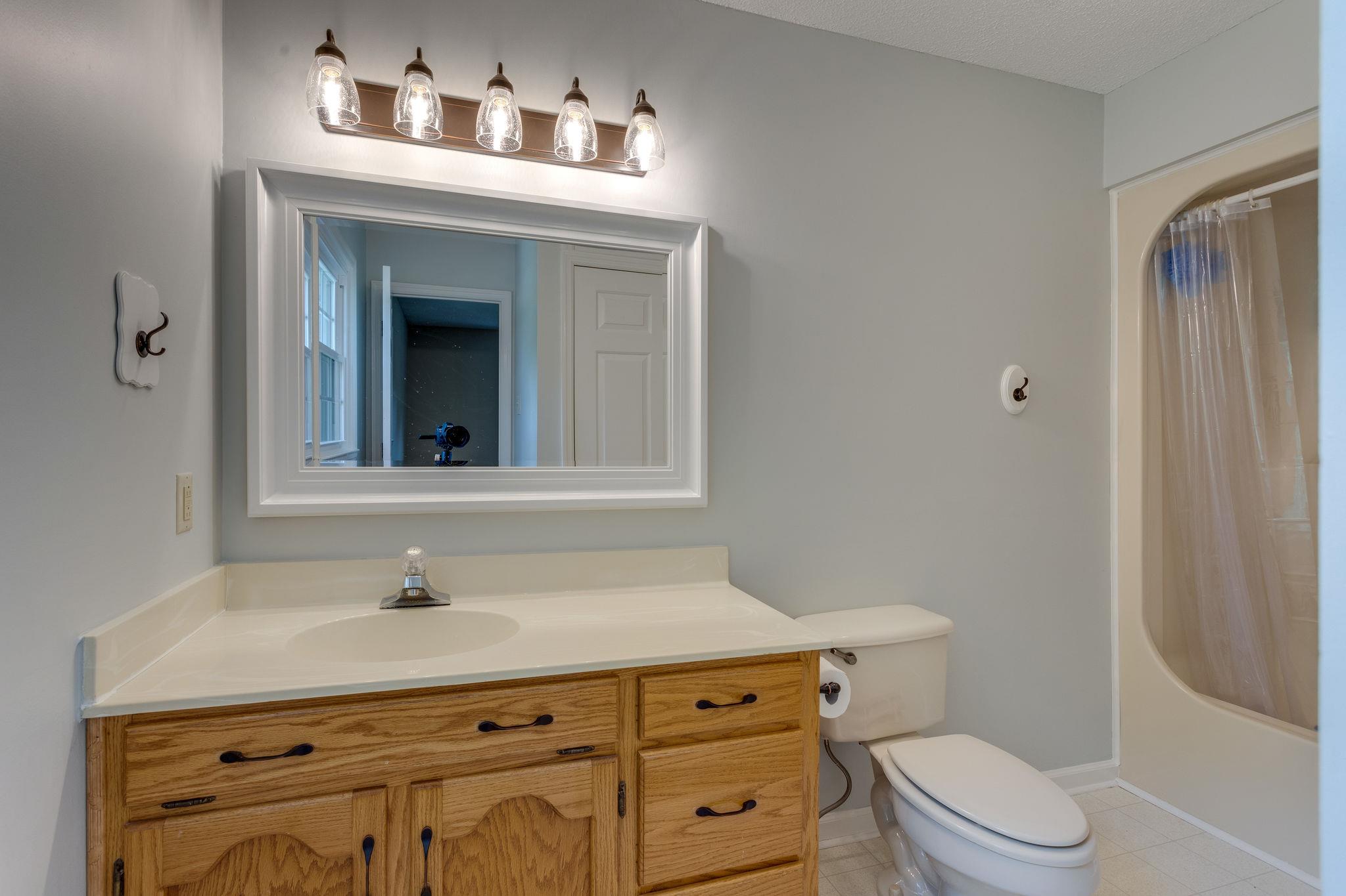 1982 Old Farmington Road Lewisburg, TN 37091 - Photo 19 of 27 View of the Master Bathroom
