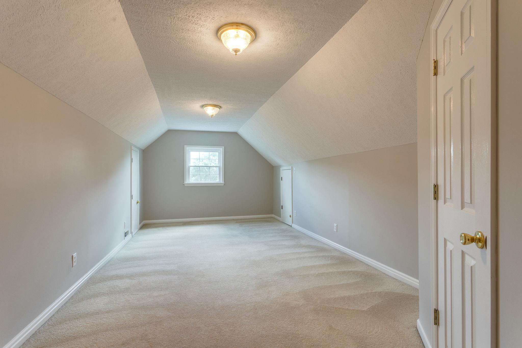 1982 Old Farmington Road Lewisburg, TN 37091 - Photo 21 of 27 View of 1 of 3 upstairs bedrooms