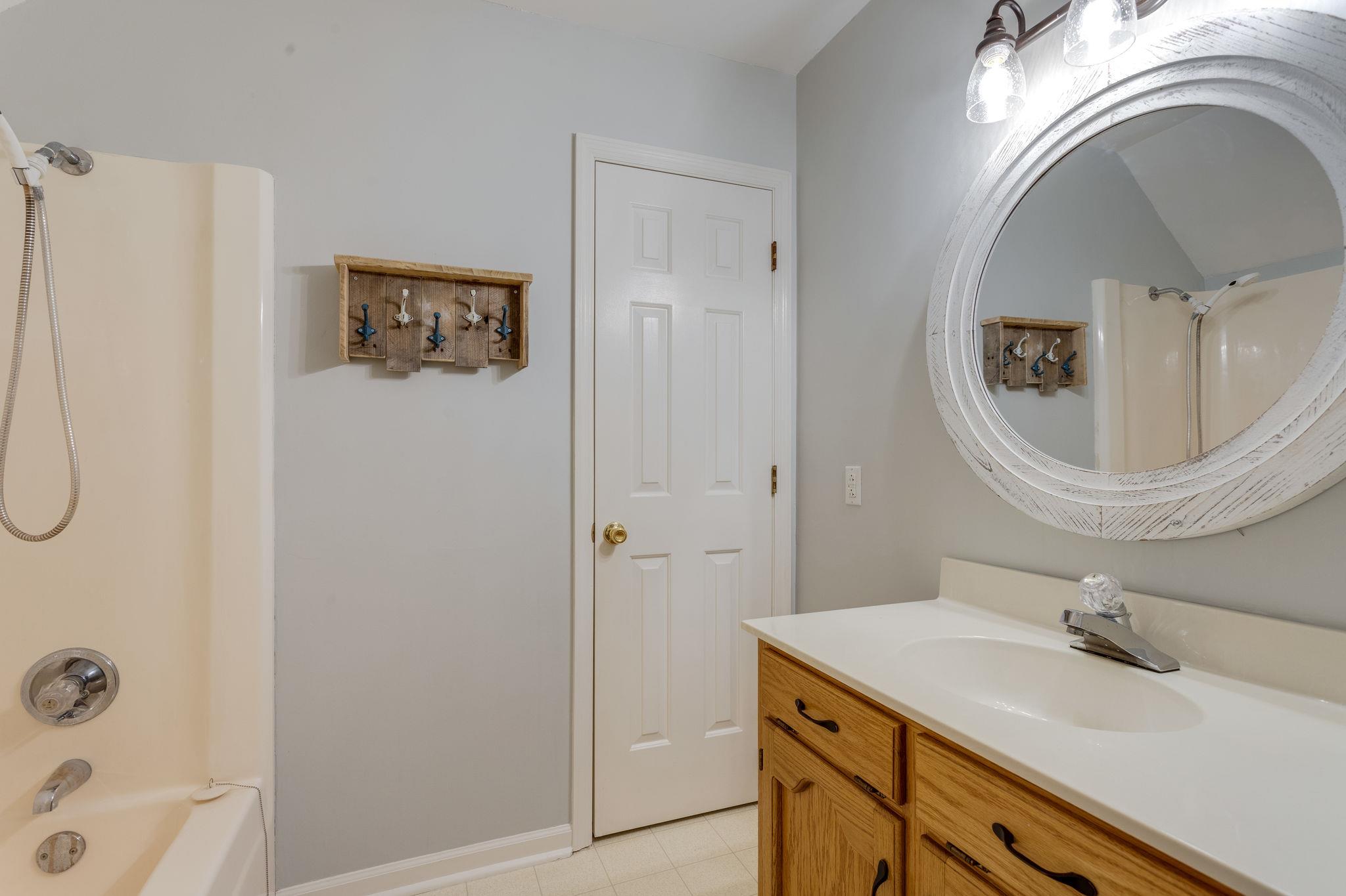 1982 Old Farmington Road Lewisburg, TN 37091 - Photo 22 of 27 View of the full bathroom upstairs
