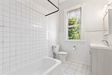 $3,200 | 11 Hudson Place, Unit 2, Weehawken, NJ 07086