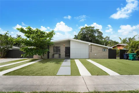 $1,345,000 | 2450 Northeast 209th Terrace, Miami, FL 33180