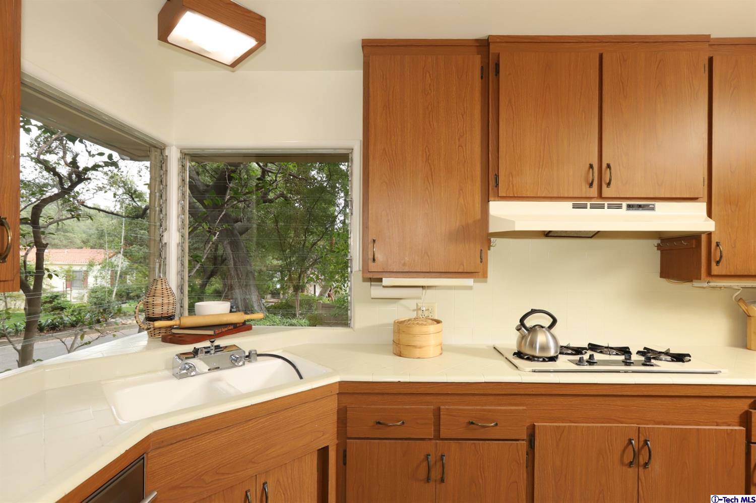 1350 Selvas Place Glendale, CA 91208 - Photo 22 of 30