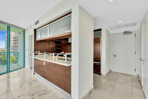 $5,800 | 6000 Indian Creek Drive, Unit 6A, Miami Beach, FL 33140