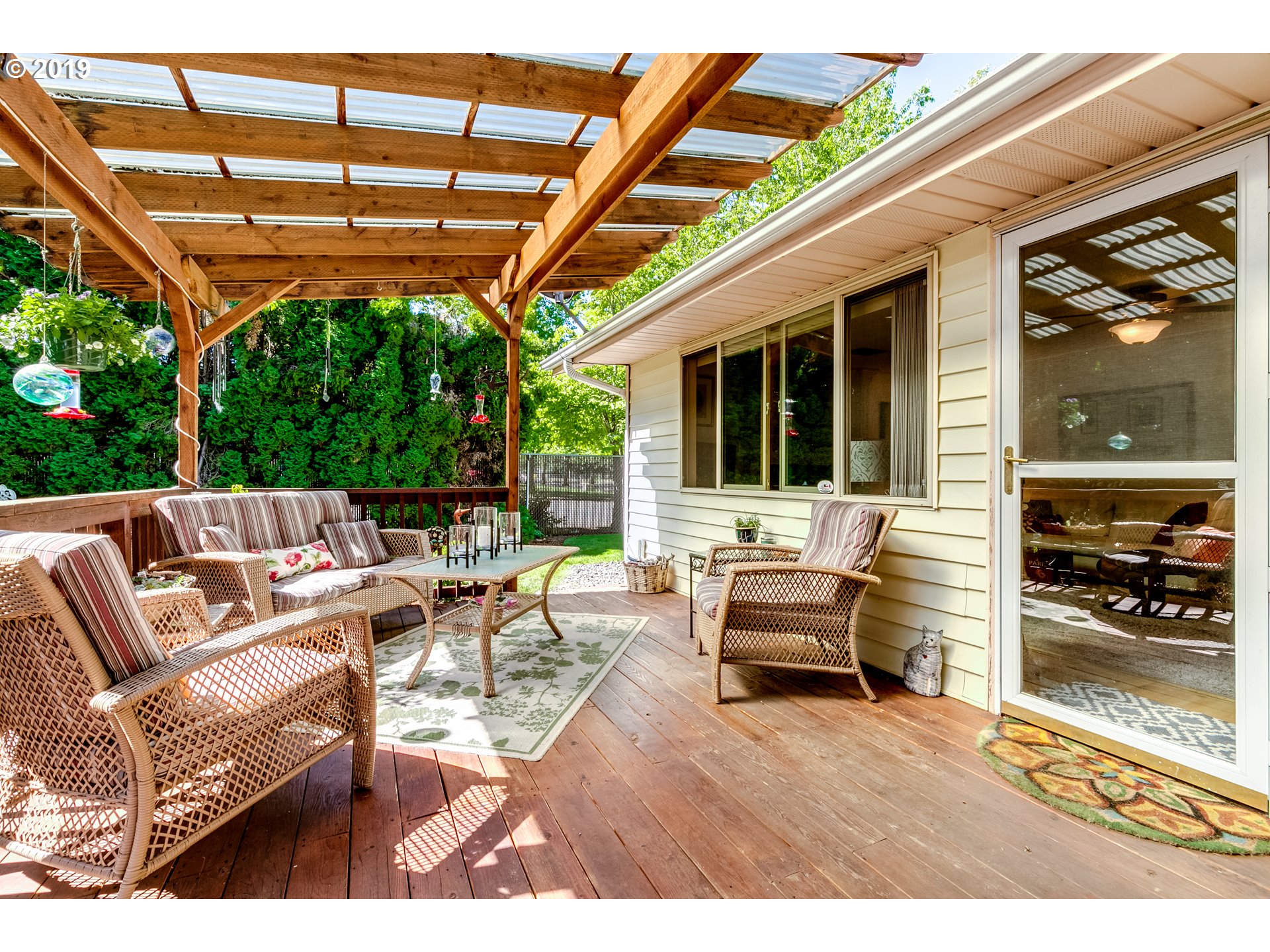 537 66th Street Springfield, OR 97478 - Photo 27 of 32 a outdoor living space with furniture and garden view