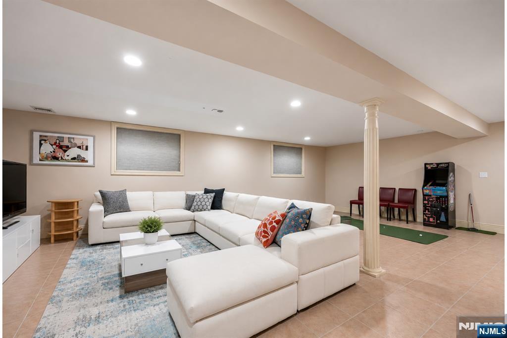 1152 Cumbermeade Road Fort Lee, NJ 07024 - Photo 36 of 42