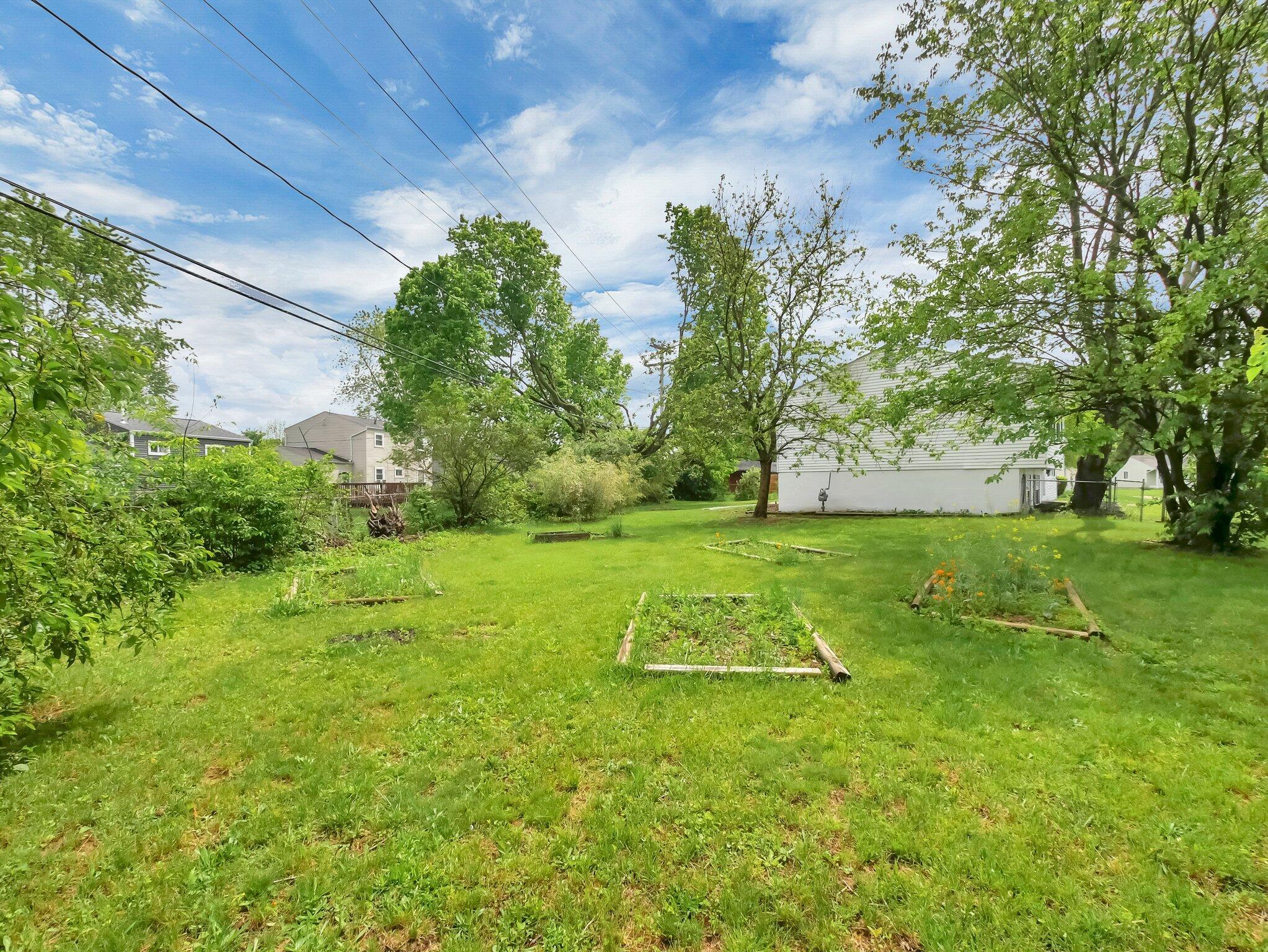 2974 Whitlow Road Columbus, OH 43232 - Photo 29 of 41 Sideyard 1-2