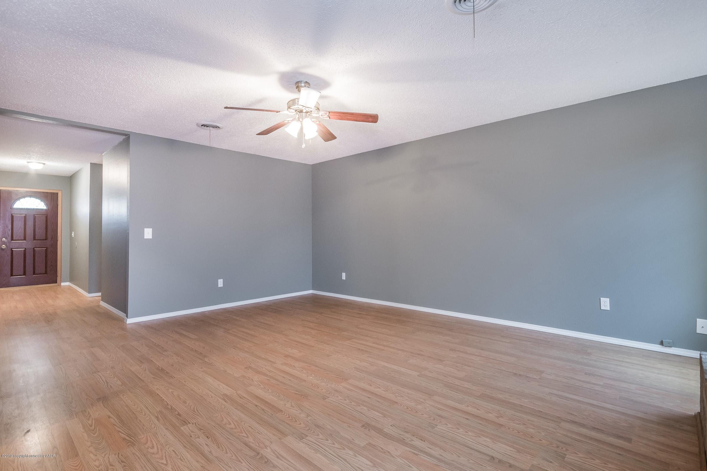 5211 Leland Drive Amarillo, TX 79110 - Photo 3 of 19 002_Living Room