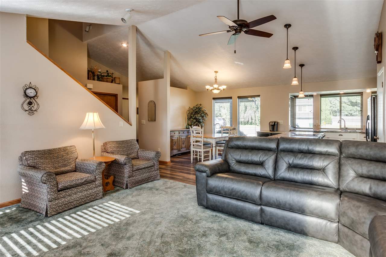 3227 South Robie Road Spokane, WA 99206 - Photo 3 of 22