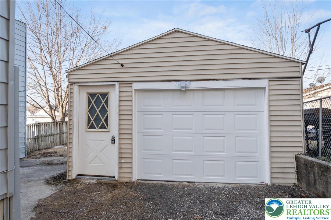 46 West Garrison Street Bethlehem, PA 18018 - Photo 25 of 39 a front view of a house
