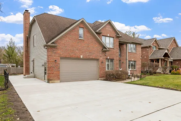 $1,135,000 | 1203 North Burning Bush Lane, Mount Prospect, IL 60056