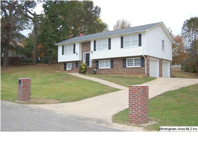 708 Twin Ridge Drive Gardendale, AL 35071 - Photo 2 of 32