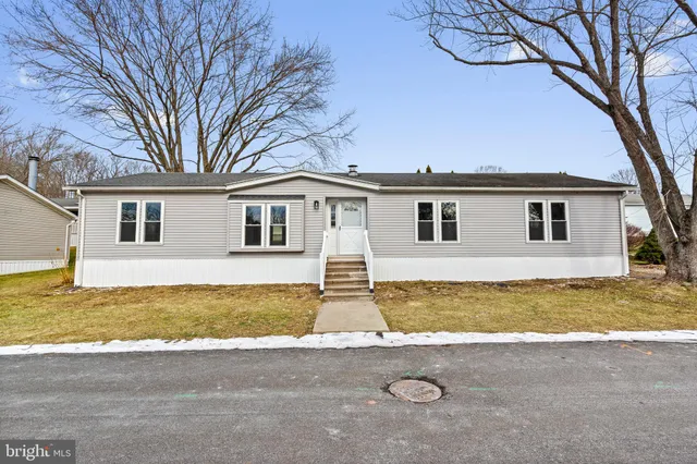 $159,999 | 921 Lakeview Drive, Green Lane, PA 18054