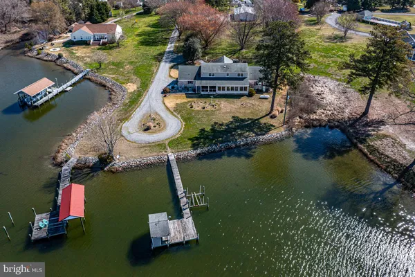 $950,000 | 864 Fleeton Road, Reedville, VA 22539
