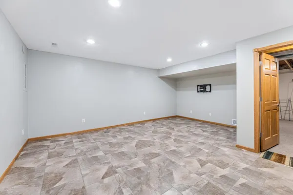 $290,000 | 205 Park Drive, Lewiston, MN 55952