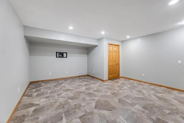 $290,000 | 205 Park Drive, Lewiston, MN 55952