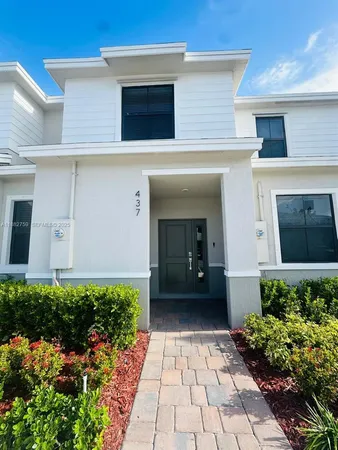 $2,700 | 437 Northeast 13th Street, Florida City, FL 33034