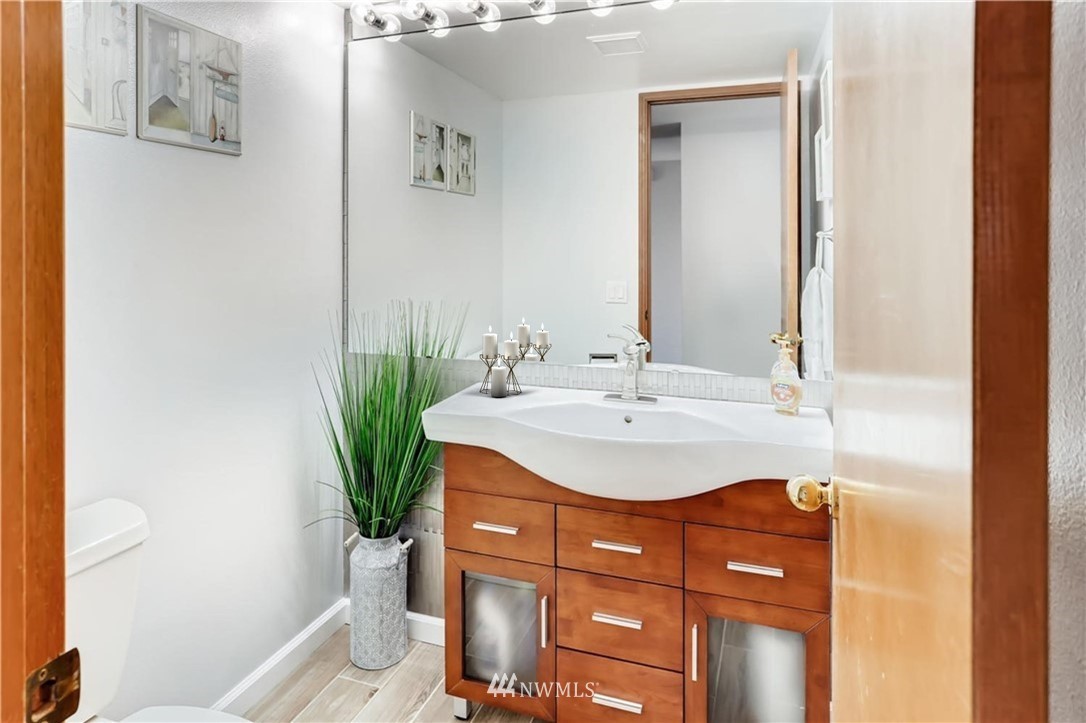 2122 Field Avenue Northeast Renton, WA 98059 - Photo 12 of 24