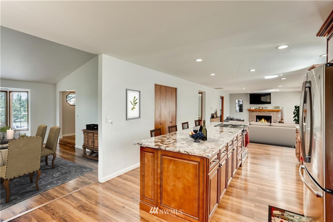 2122 Field Avenue Northeast Renton, WA 98059 - Photo 6 of 24