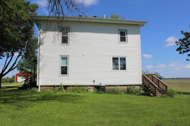 19567 Mathew Road Morrison, IL 61270 - Photo 3 of 62 a front view of a house with a garden