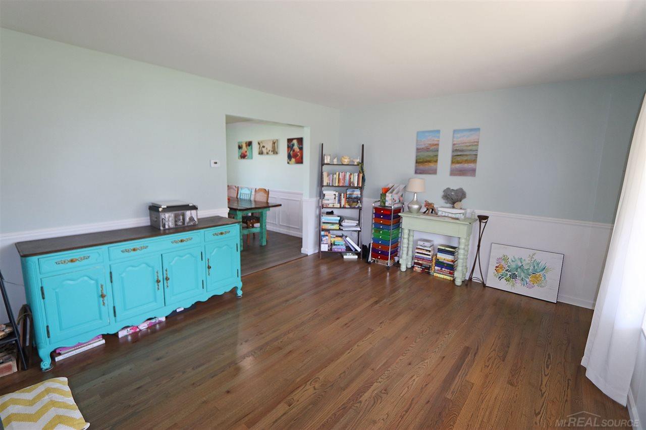 23325 Rochelle Street Macomb, MI 48042 - Photo 33 of 67 50011272-32.JPG