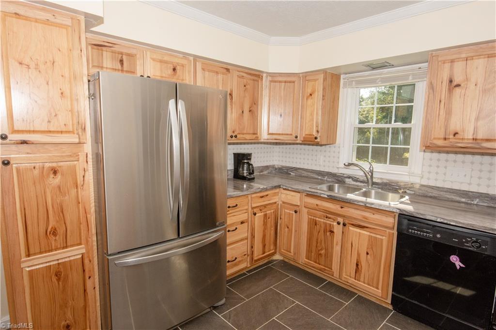 3944 Brandywine Street High Point, NC 27265 - Photo 7 of 30 Gallery Image 7