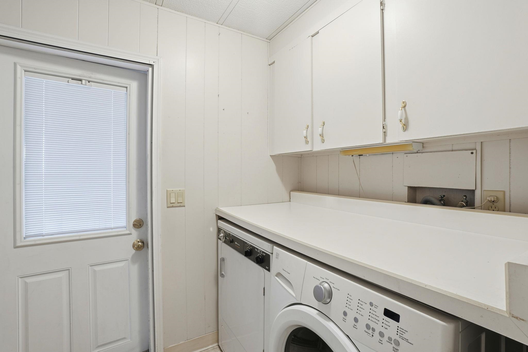 4603 Balfour Road, Unit 12 Brentwood, CA 94513 - Photo 25 of 36 a utility room with dryer and washer