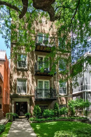 $995,000 | 640 West Fullerton Parkway, Unit 3, Chicago, IL 60614