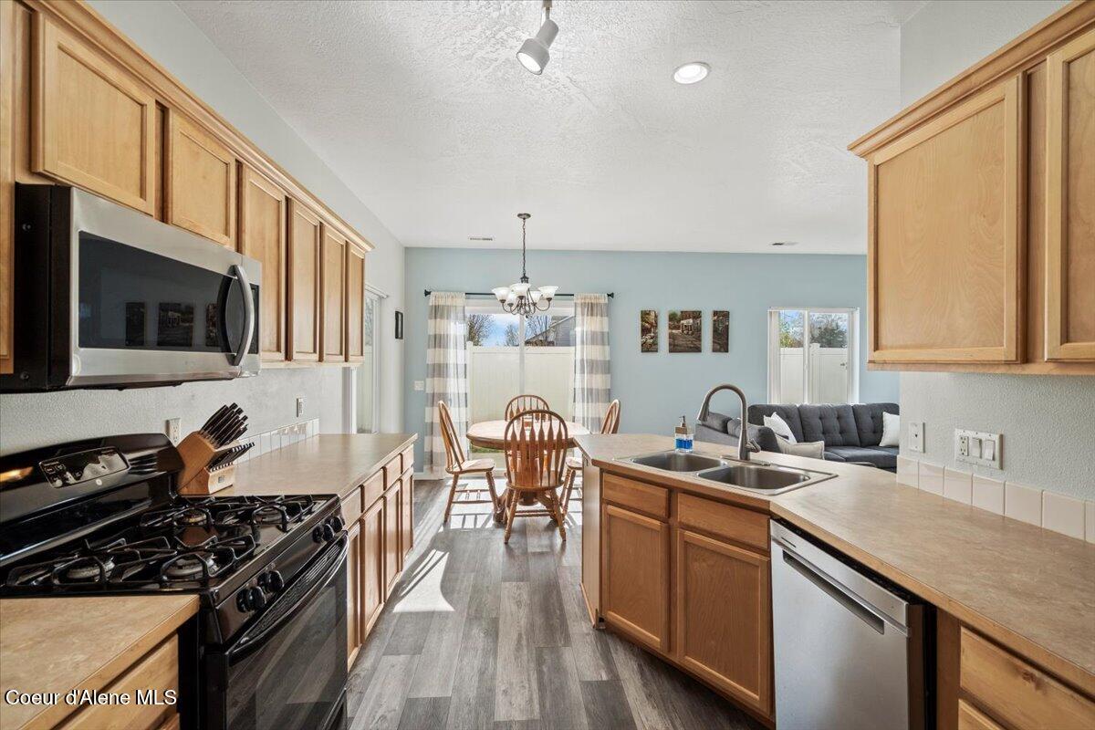 7919 Holyoke Loop Coeur D'Alene, ID 83815 - Photo 11 of 26 17-Kitchen