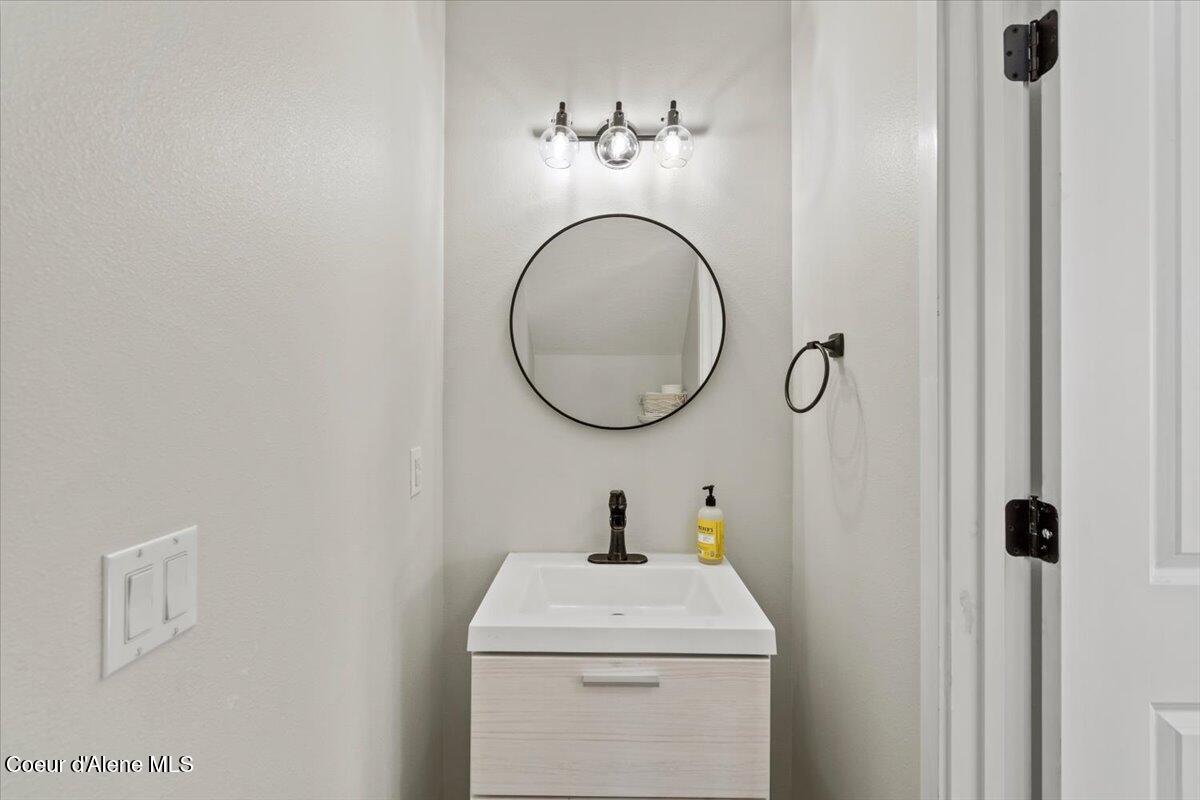 7919 Holyoke Loop Coeur D'Alene, ID 83815 - Photo 12 of 26 18-Half Bath