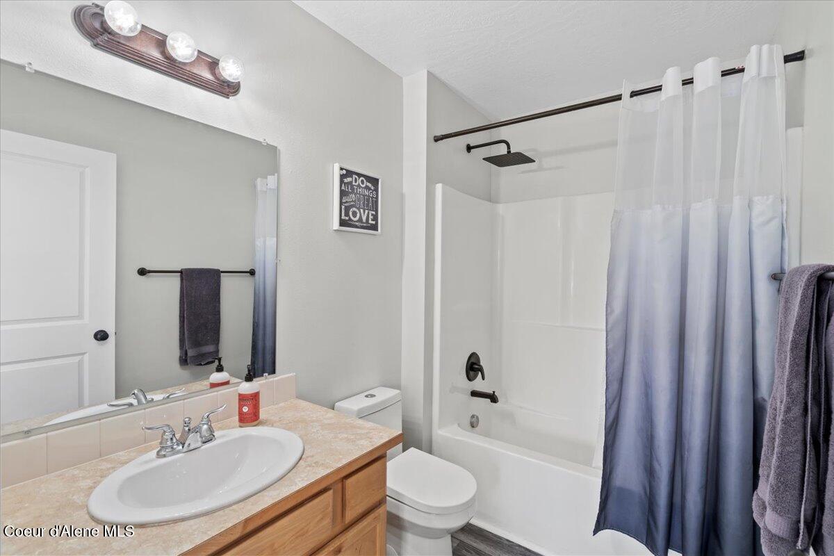 7919 Holyoke Loop Coeur D'Alene, ID 83815 - Photo 20 of 26 26-Full Bathroom