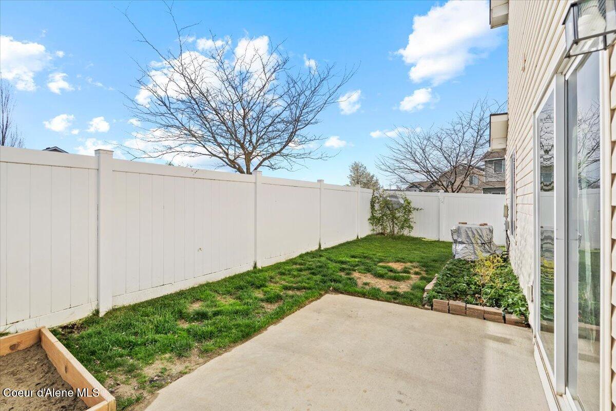 7919 Holyoke Loop Coeur D'Alene, ID 83815 - Photo 24 of 26 30-Patio