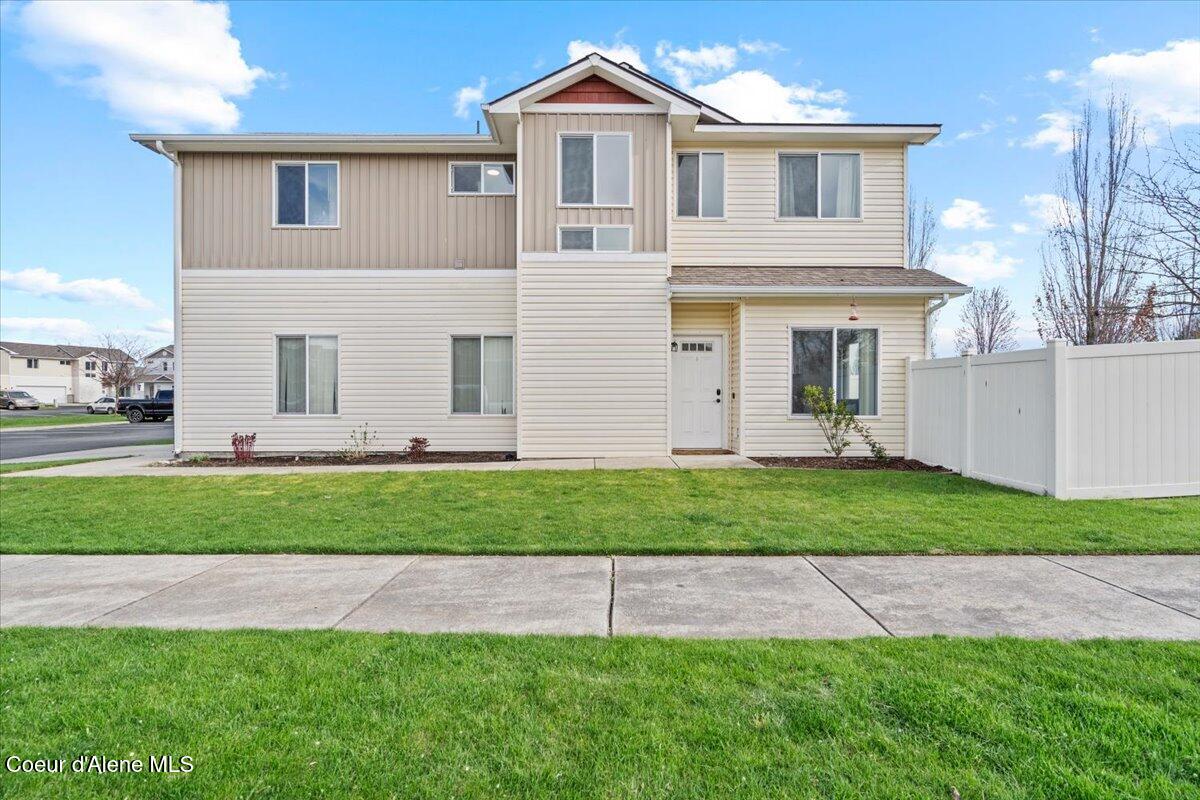 7919 Holyoke Loop Coeur D'Alene, ID 83815 - Photo 5 of 26 06-Front of Home