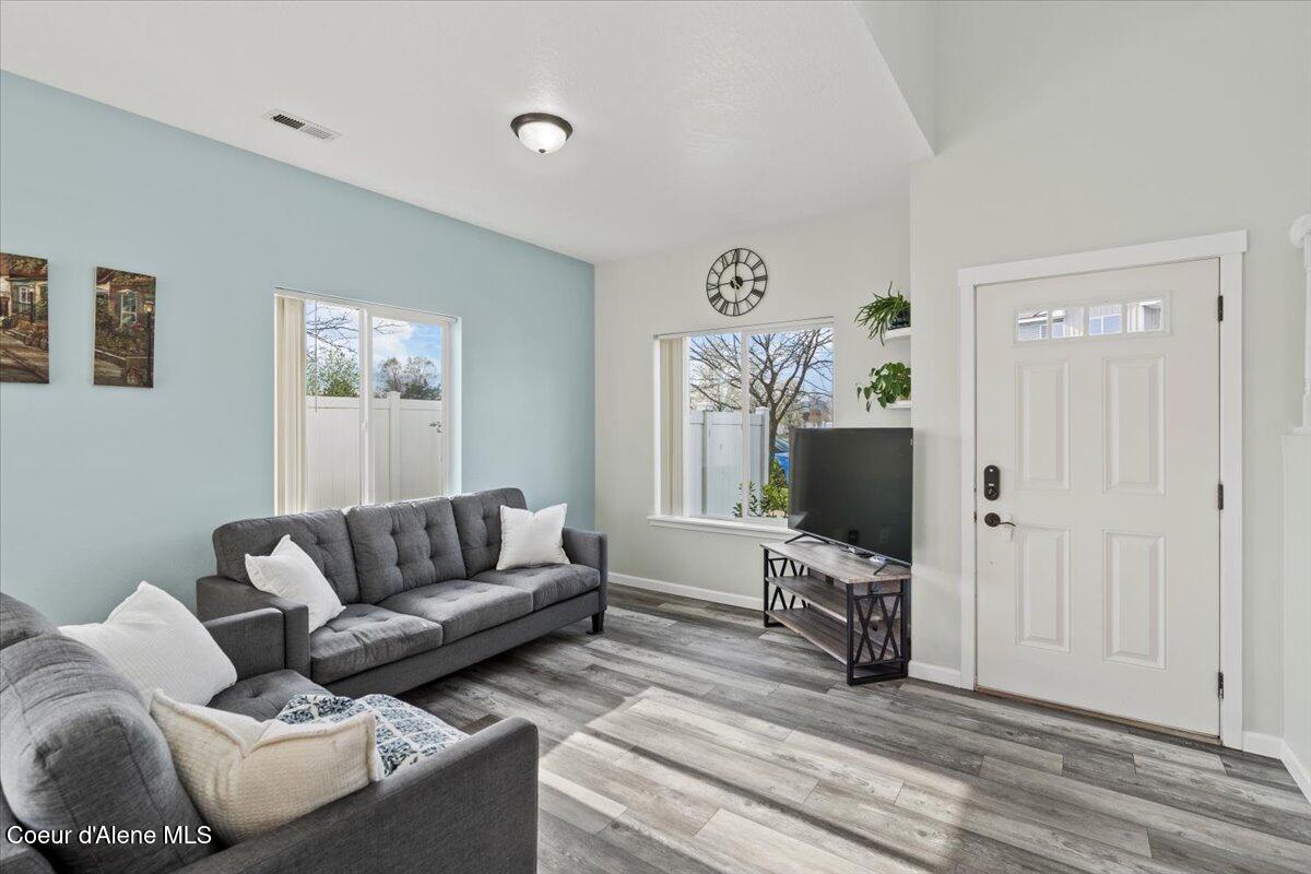 7919 Holyoke Loop Coeur D'Alene, ID 83815 - Photo 8 of 26 09-Living Room