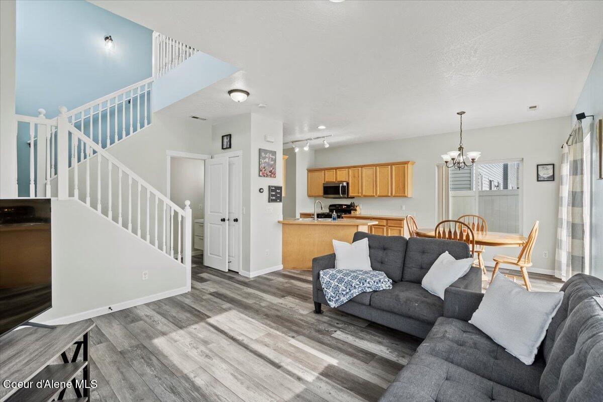 7919 Holyoke Loop Coeur D'Alene, ID 83815 - Photo 9 of 26 10-Living Room