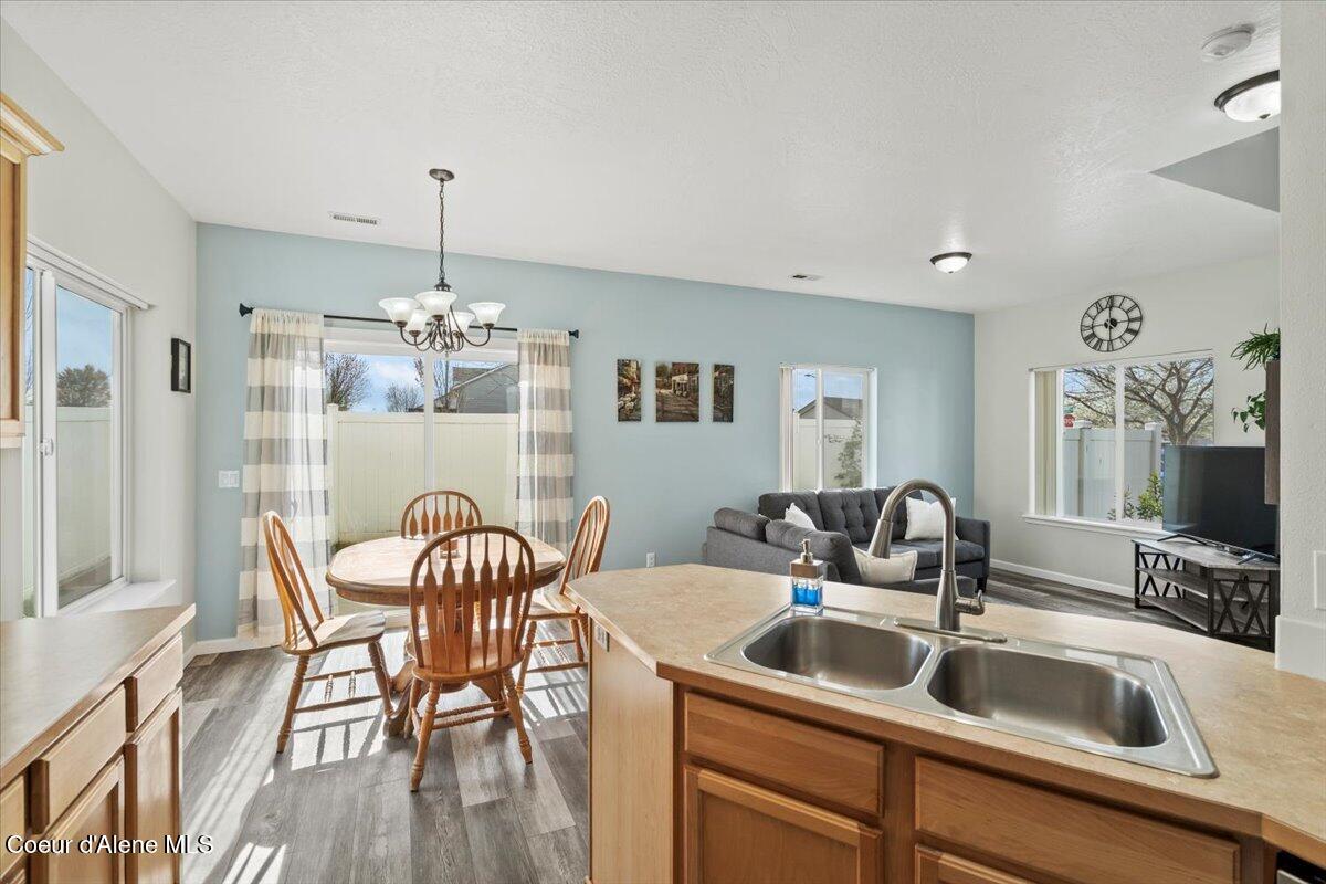 7919 Holyoke Loop Coeur D'Alene, ID 83815 - Photo 10 of 26 16-Kitchen