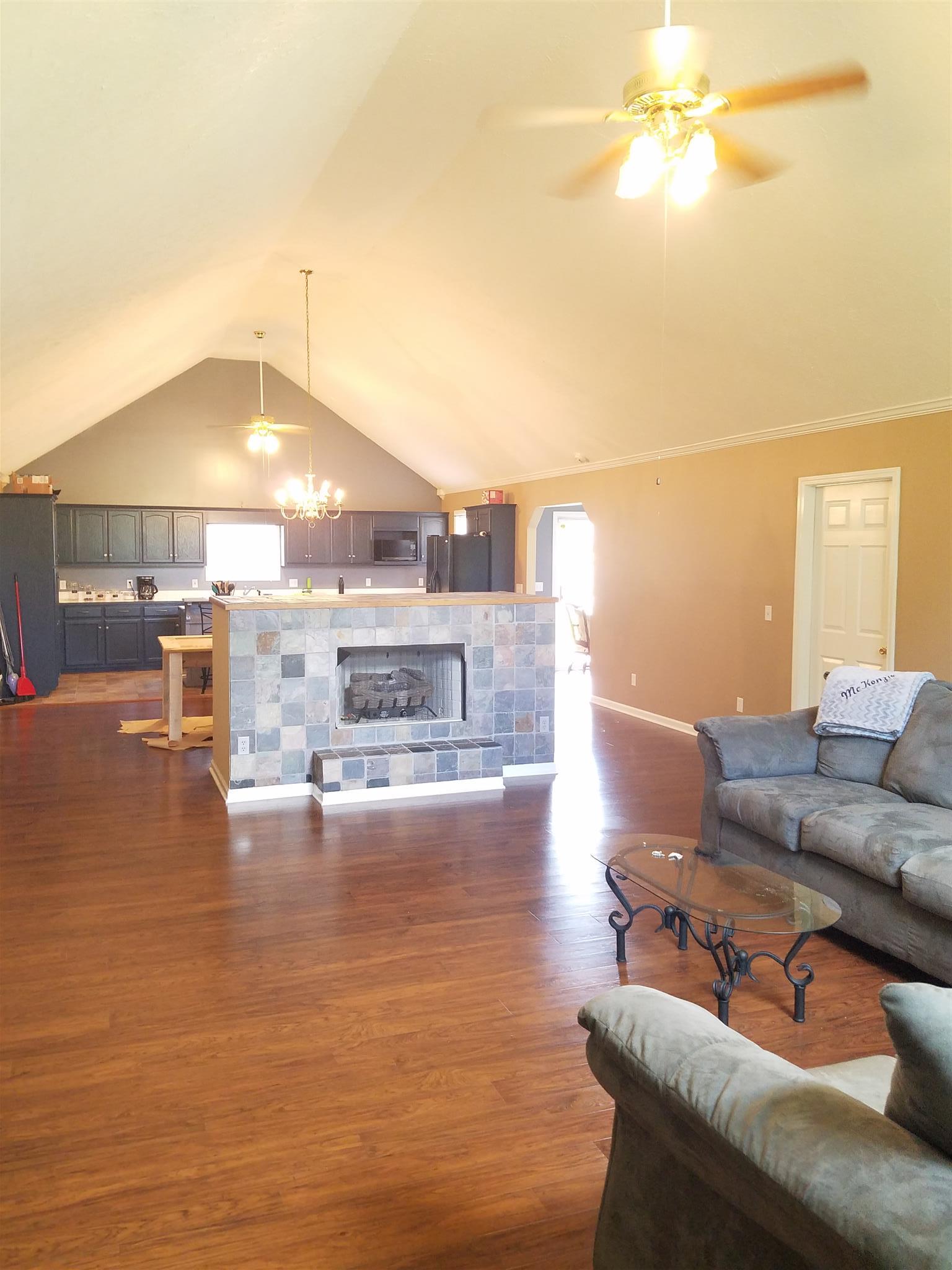 337 Brandon Road Manchester, TN 37355 - Photo 7 of 16 a living room with furniture and a kitchen view