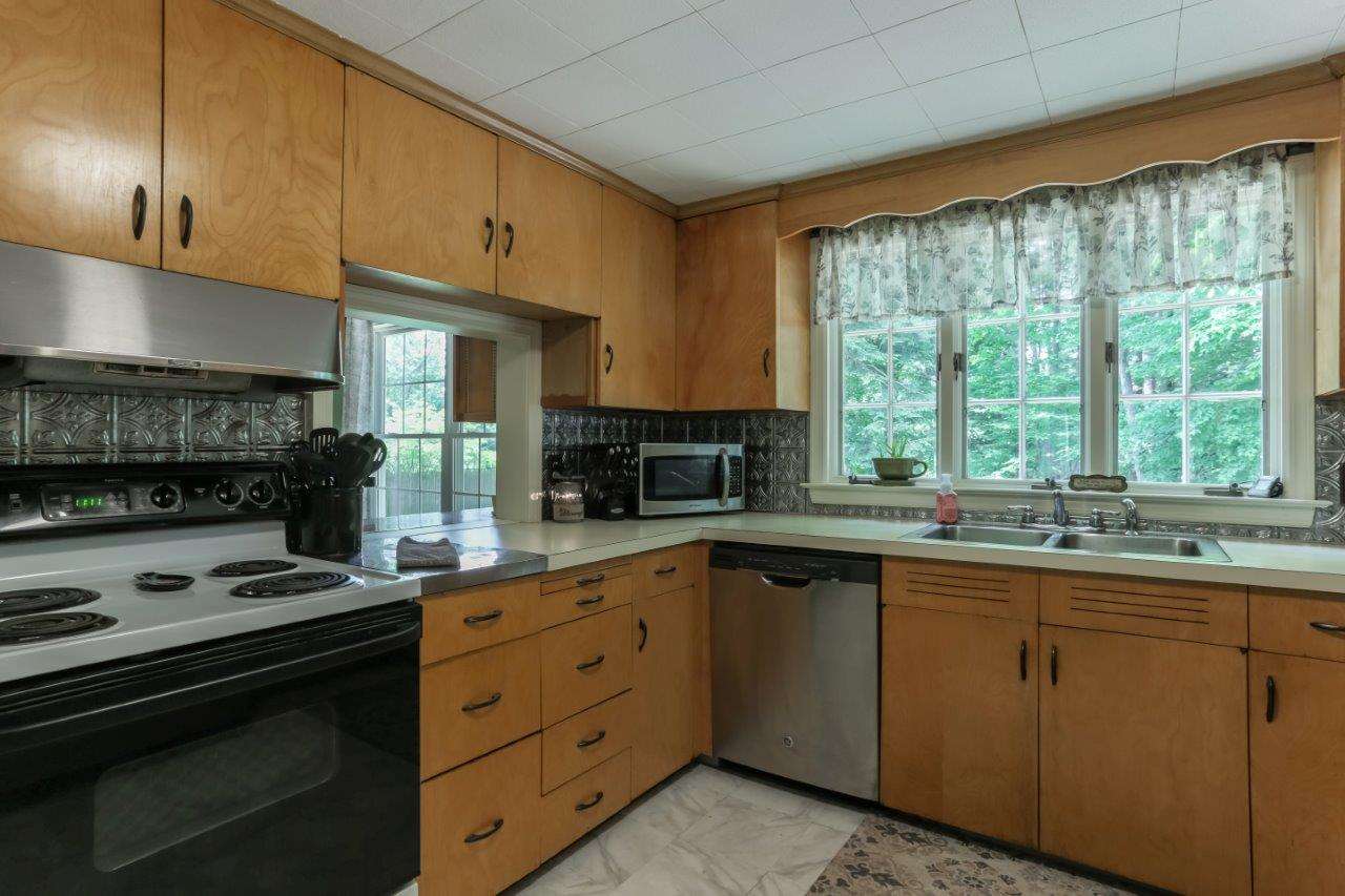 5 Wilson Street Rochester, NH 03867 - Photo 4 of 40