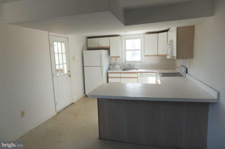 9900 Bellison Road Damascus, MD 20872 - Photo 4 of 30 Kitchen